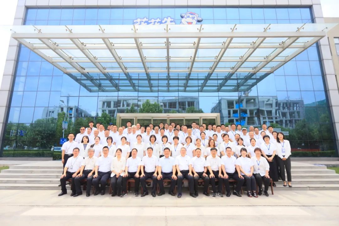 中國共產(chǎn)黨河南花花牛乳業(yè)集團(tuán)股份有限公司第二屆委員會(huì)第二次黨員大會(huì)勝利召開 中國共產(chǎn)黨河南花花牛乳業(yè)集團(tuán)股份有限公司第二屆委員會(huì)第二次黨員大會(huì)勝利召開