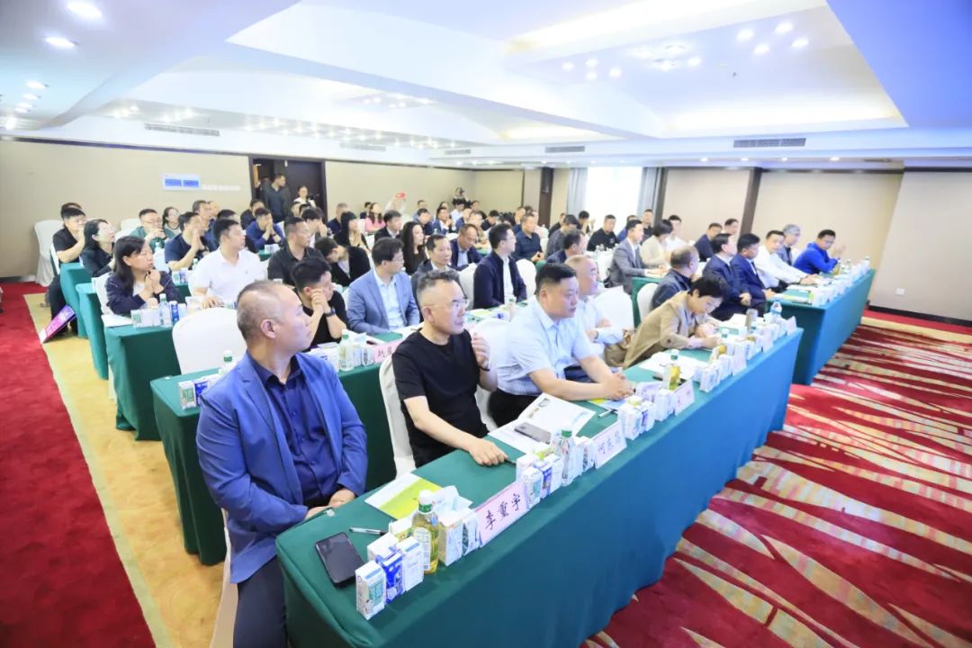 河南省2024國(guó)家“學(xué)生飲用奶計(jì)劃”推廣工作推進(jìn)會(huì)在鄭州成功舉辦！