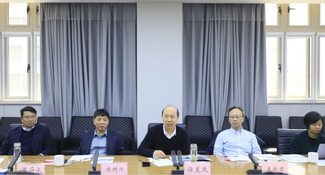 花花牛乳業(yè)集團黨委書記、董事長唐洪峰一行赴中原食品實驗室同中國工程院院士、中原食品實驗室主任任發(fā)政座談交流