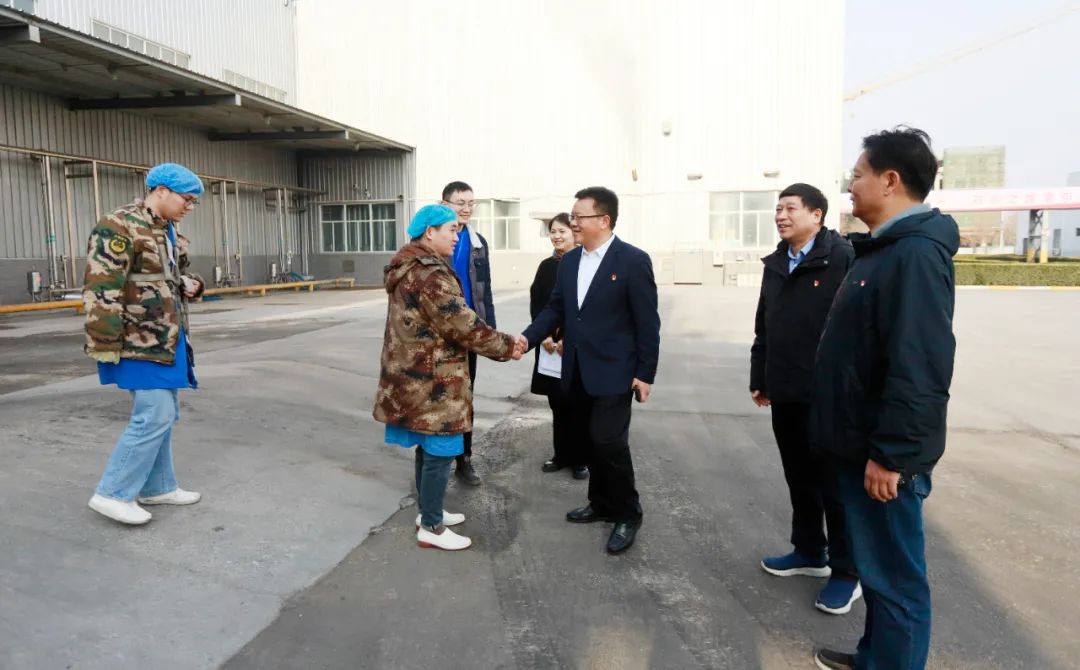 新春慰問送關(guān)懷——集團(tuán)黨委書記、董事長慰問春節(jié)期間堅(jiān)守崗位的一線職工