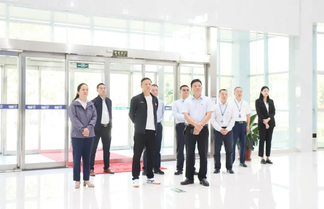 快樂過“雙節(jié)”，安全不放假｜河南農投集團黨委書記、董事長李曉寰一行蒞臨花花牛乳業(yè)集團開展“雙節(jié)”安全生產大檢查活動并慰問一線職工、