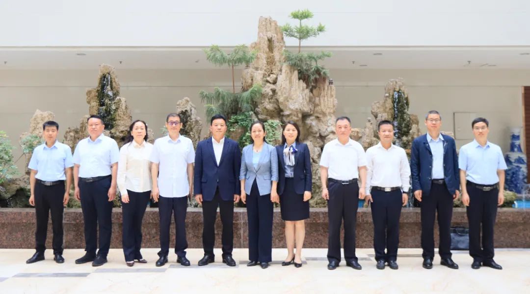 揚帆起航 譜寫絢麗新篇章 | 花花牛乳業(yè)集團(tuán)新一屆董事會成立并召開中高層以上領(lǐng)導(dǎo)干部會議