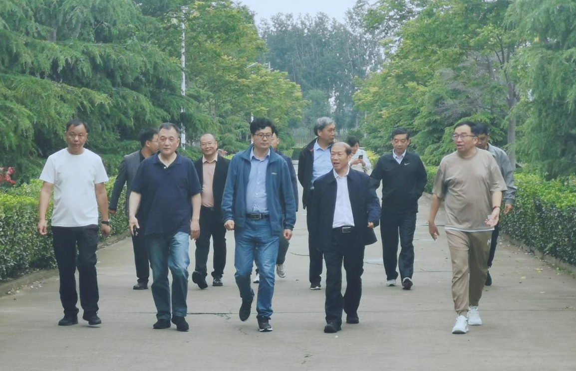 花花牛丨河南農(nóng)業(yè)大學(xué)黨委副書記、校長介曉磊一行蒞臨花花牛河南瑞亞參觀調(diào)研