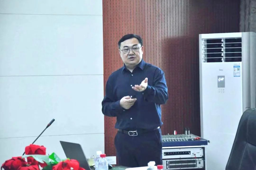 花花牛丨國(guó)家奶牛產(chǎn)業(yè)技術(shù)體系首席科學(xué)家、中國(guó)農(nóng)業(yè)大學(xué)教授李勝利一行蒞臨花花牛魯山瑞亞參觀調(diào)研