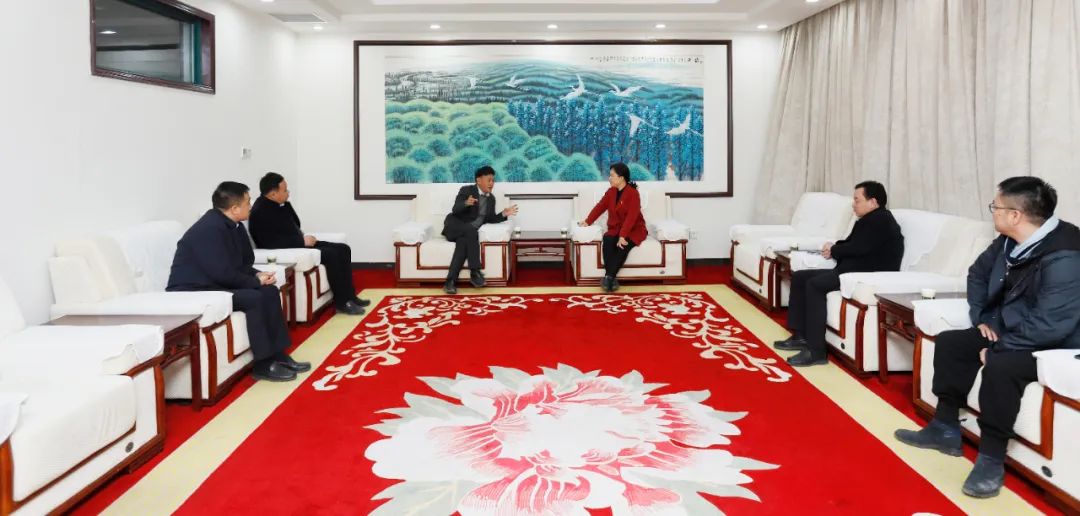 發(fā)揮產(chǎn)業(yè)優(yōu)勢(shì) 助力鄉(xiāng)村振興 | 民權(quán)縣委副書記、縣長(zhǎng)王靜嫻會(huì)見(jiàn)關(guān)曉彥董事長(zhǎng)一行