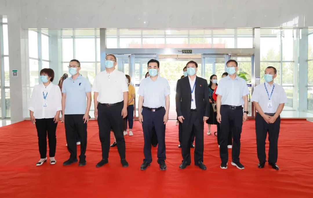 快訊 | 鄭州創(chuàng)建國家食品安全示范城市暨2022食安鄭州生產企業(yè)開放日·探秘花花牛透明工廠活動舉行