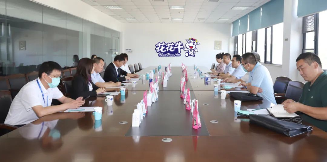 快訊 | 鄭州創(chuàng)建國家食品安全示范城市暨2022食安鄭州生產企業(yè)開放日·探秘花花牛透明工廠活動舉行