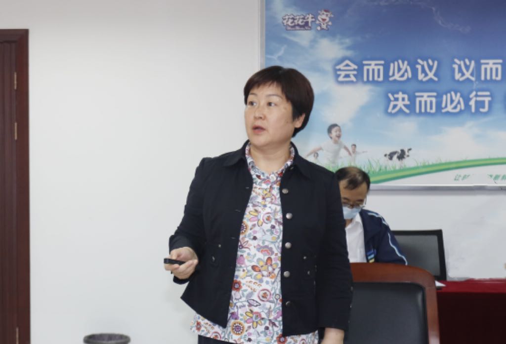 繼往開來 · 再創(chuàng)輝煌 | 花花牛乳業(yè)集團召開9月營銷、養(yǎng)殖及飼料月度經(jīng)營工作會議