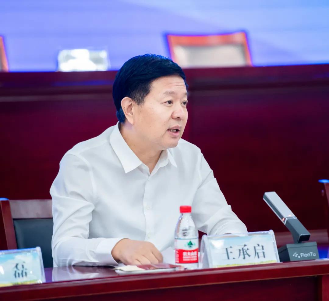 花花牛| 蘭考縣人民政府與蒙牛、花花牛達(dá)成戰(zhàn)略合作 助力河南奶業(yè)高質(zhì)量發(fā)展