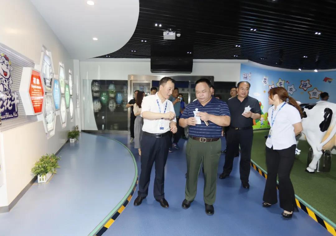 快訊 | 河南省人民政府食品安全委員會辦公室第三批食品安全示范區(qū)驗收組領導蒞臨花花牛乳業(yè)集團驗收食品安全示范區(qū)建設情況