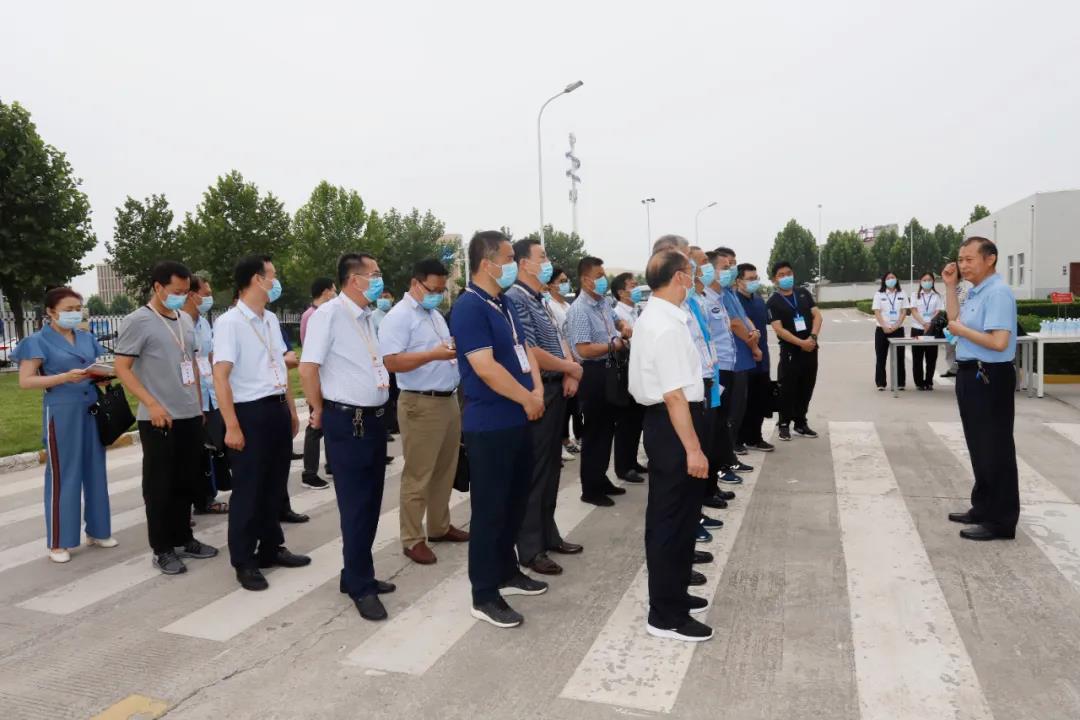 鄭州市安全生產雙重預防體系建設現(xiàn)場觀摩會在花花牛乳業(yè)集團鄭州分公司召開