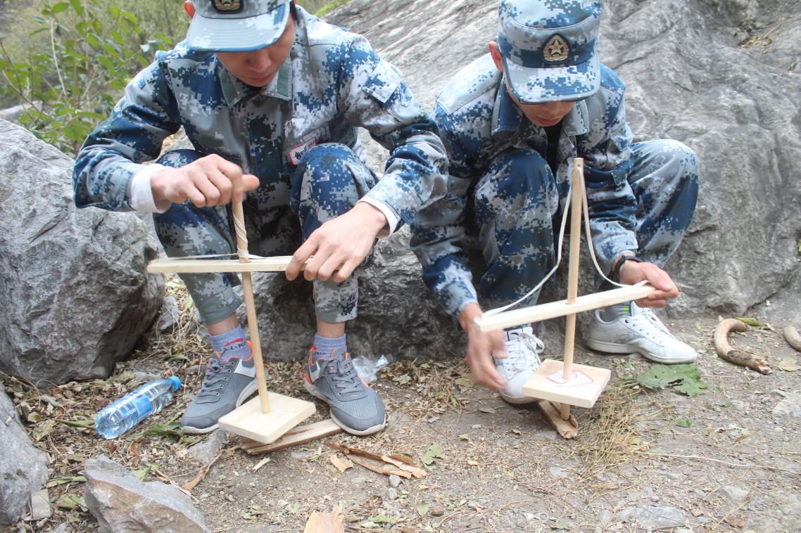 組織開(kāi)展戶(hù)外拓展訓(xùn)練活動(dòng)