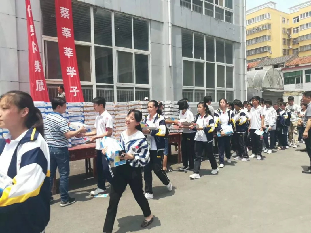 花花牛|捐助教育100萬元！做公益，我們是認真的！