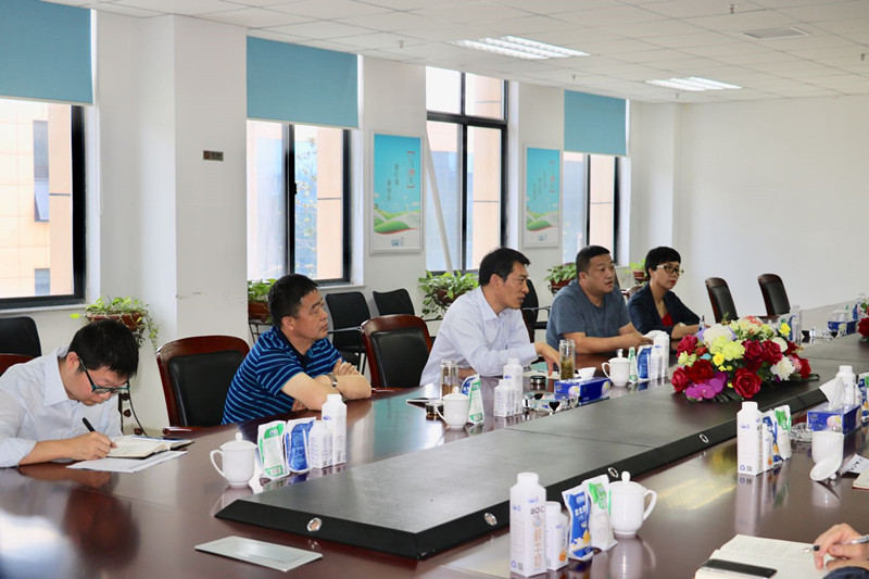 二七區(qū)張超副區(qū)長蒞臨花花牛公司 調(diào)研指導(dǎo)工作