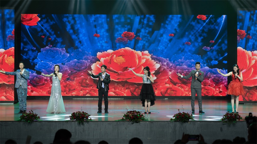 “不忘初心、聚力前行” 花花牛集團(tuán)2018迎新春聯(lián)歡會隆重舉行