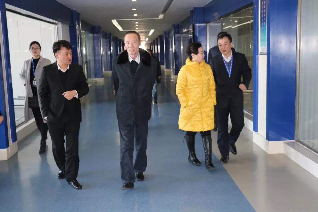 中國奶業(yè)協(xié)會(huì)高鴻賓會(huì)長蒞臨花花牛指導(dǎo)工作