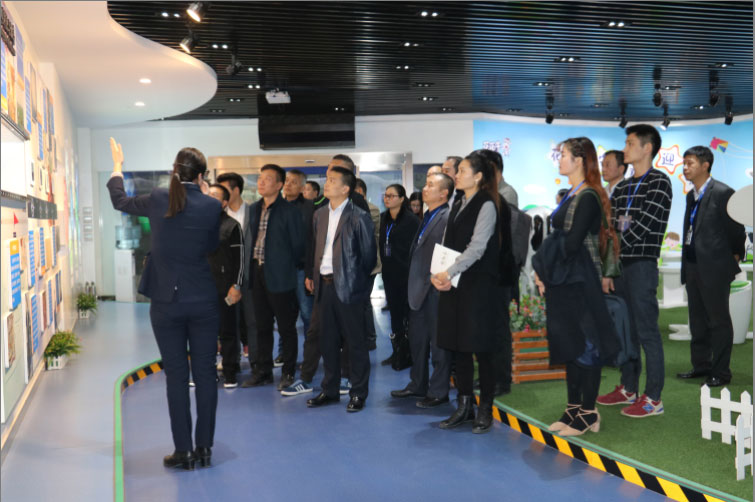 商界領(lǐng)袖俱樂部精英參訪花花牛！