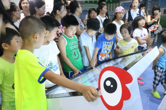 走進(jìn)花花牛見(jiàn)證最真實(shí)的透明品質(zhì)