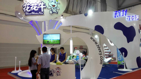 花花牛牛氣沖天！農(nóng)業(yè)部長品嘗“領(lǐng)暢”點贊，又獲國際奶業(yè)平臺青睞