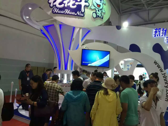 花花牛牛氣沖天！農(nóng)業(yè)部長品嘗“領(lǐng)暢”點贊，又獲國際奶業(yè)平臺青睞