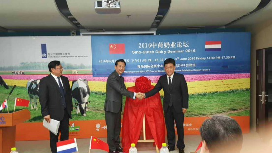 花花牛牛氣沖天！農(nóng)業(yè)部長品嘗“領(lǐng)暢”點贊，又獲國際奶業(yè)平臺青睞