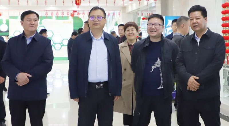 花花牛丨駐馬店市遂平縣政協(xié)黨組書記、主席張衛(wèi)東一行蒞臨花花牛魯山瑞亞牧場參觀