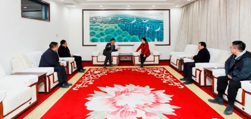 發(fā)揮產(chǎn)業(yè)優(yōu)勢(shì) 助力鄉(xiāng)村振興 | 民權(quán)縣委副書記、縣長(zhǎng)王靜嫻會(huì)見關(guān)曉彥董事長(zhǎng)一行