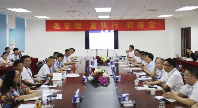 勇?lián)姑な卣齽?chuàng)新｜花花牛乳業(yè)集團(tuán)召開營(yíng)銷、養(yǎng)殖及飼料月度經(jīng)營(yíng)工作會(huì)議