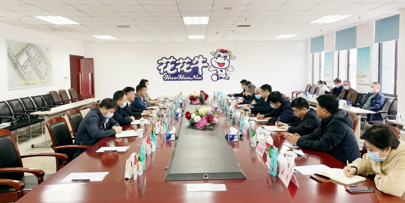 河南省委常委、副省長(zhǎng)費(fèi)東斌蒞臨 花花牛乳業(yè)集團(tuán)調(diào)研