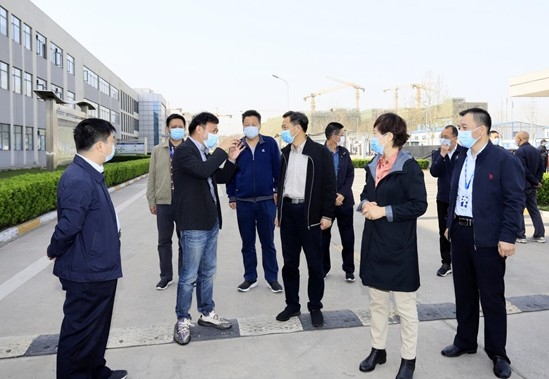 鄭州市人大副主任孫黎、市政府副市長(zhǎng)李喜安一行 蒞臨花花牛開(kāi)展“三送一強(qiáng)”活動(dòng)