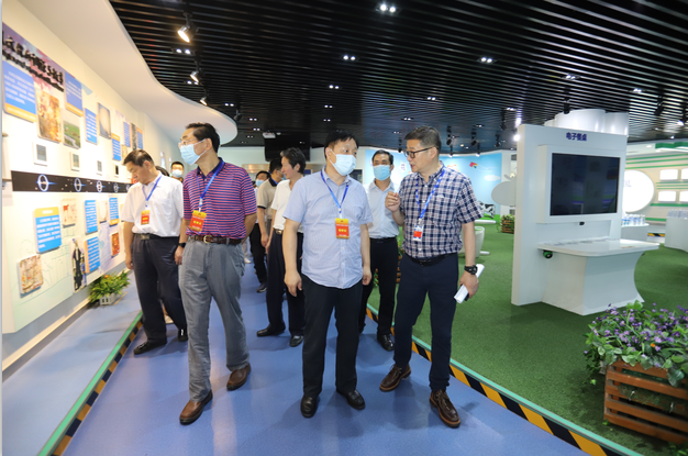 快訊 | 鄭州市人大代表蒞臨河南花花牛乳業(yè)集團(tuán)參觀(guān)調(diào)研